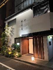かにかとう