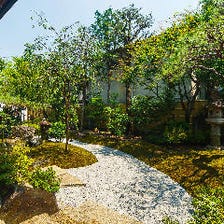 悠然と広がる自慢の日本庭園