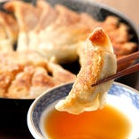 名物　鉄鍋餃子