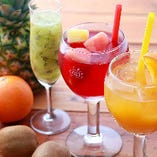 SNS映え抜群！フレッシュフルーツを使ったカクテルも◎