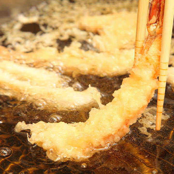 【自慢の揚げたて天ぷら】温度を見極め、サクッサクの天ぷらに♪