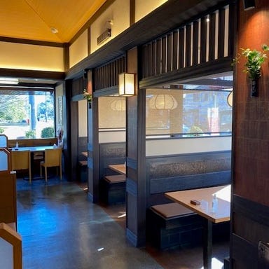 味の民芸 所沢小手指店_ゆったりとした席で寛ぎのひと時を