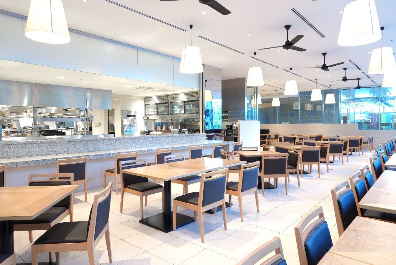 イプリミ ギンザ 品川店の明るい店内