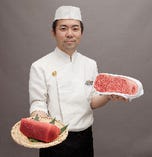 日本料理の店で腕を磨いたシェフが厳選した素材を鉄板焼で調理いたします。