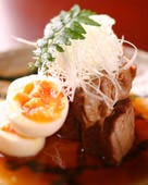 豚の角煮と半熟玉子