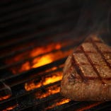 厳選の肉を備長炭の炭火焼と熟練の技術で焼き上げます。
