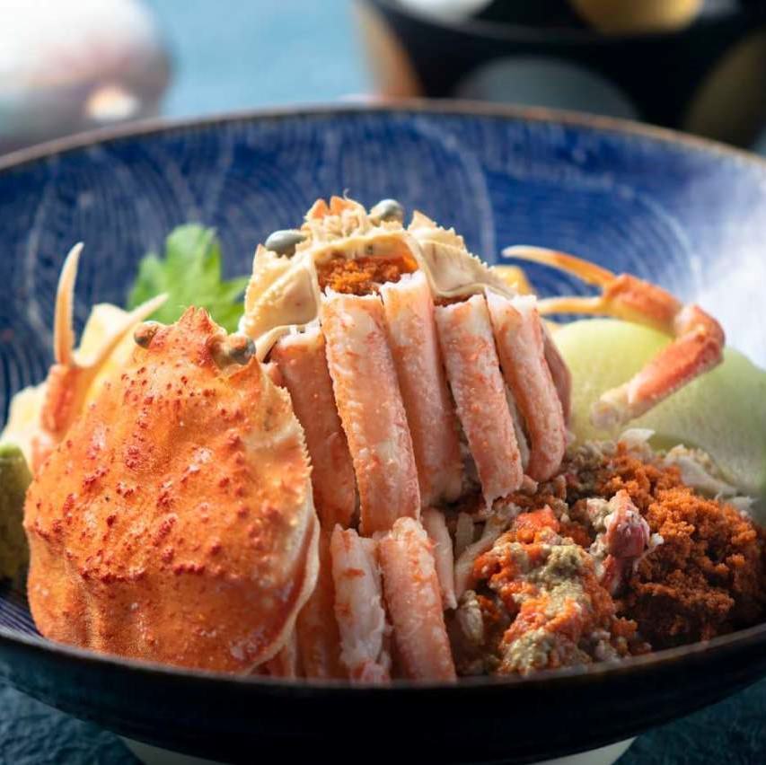 金沢の匠庵 プロデュースド バイ 金沢まいもん寿司の「ごちそう香箱蟹2杯丼」