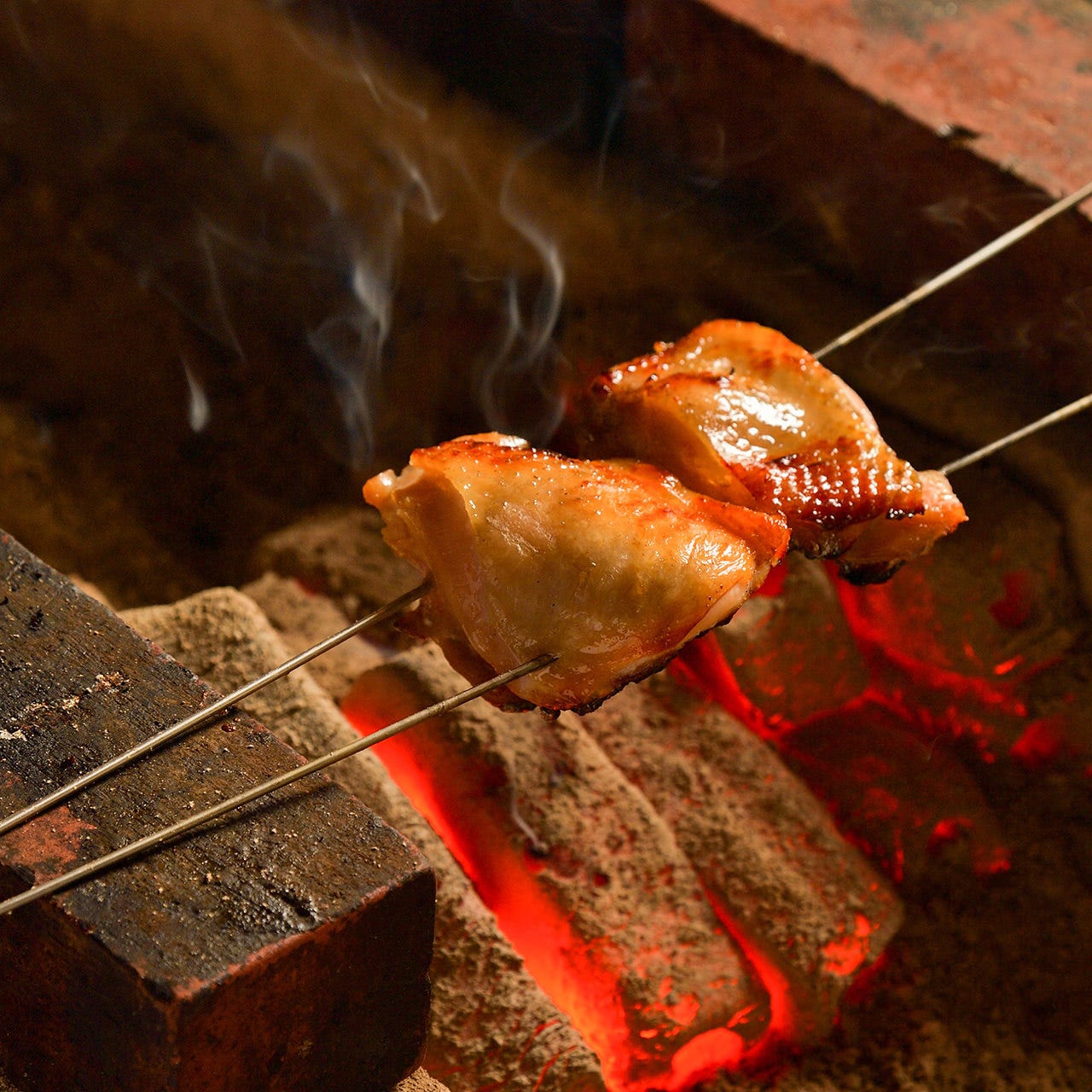 お肉や魚など厳選素材を丁寧に焼き上げる炭火焼きは絶品揃い