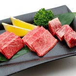 黒毛和牛三種盛り2,480円（税抜）　　　カルビ一丁沼津店・沼津・焼肉・カルビ・ホルモン・厚切りタン・桜ユッケ・回線かに焼き・冷麺・ビビンバ・食べ放題・宴会コース・ランチ・飲み放題・女子会