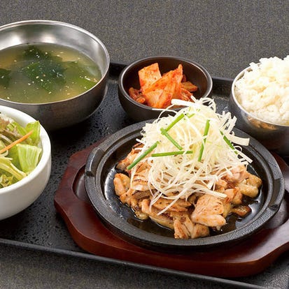 コスパ最強のランチバイキング 東京駅でおすすめしたい人気のお店 ぐるなび