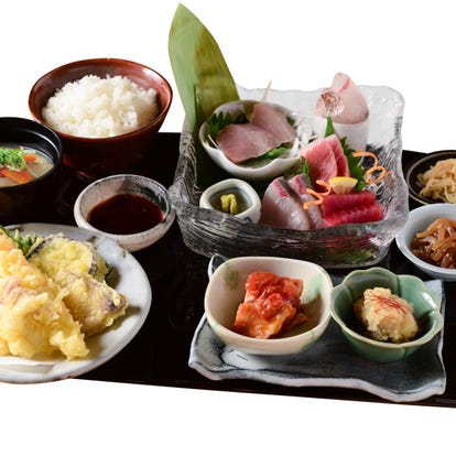ランチならここ 梅田の海鮮丼でおすすめしたい人気のお店 ぐるなび
