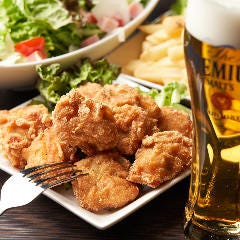 コースは定番のおつまみや豪快なローストビーフなどが楽しめます
