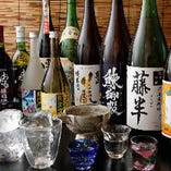 当店オリジナルの日本酒「藤半」をはじめ、多彩な銘酒をご用意