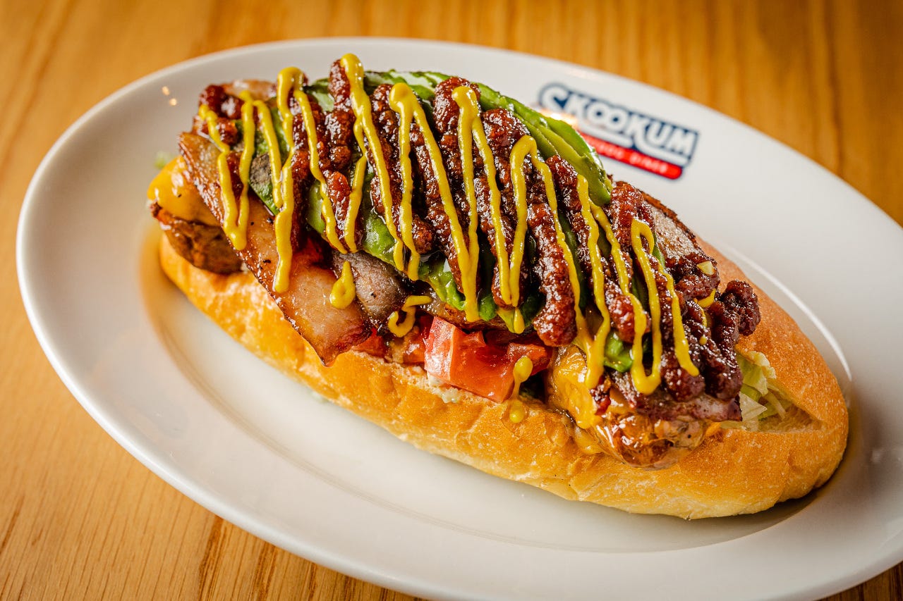 SKOOKUM HOTDOG DINER メニュー：ホットドッグ - 楽天ぐるなび