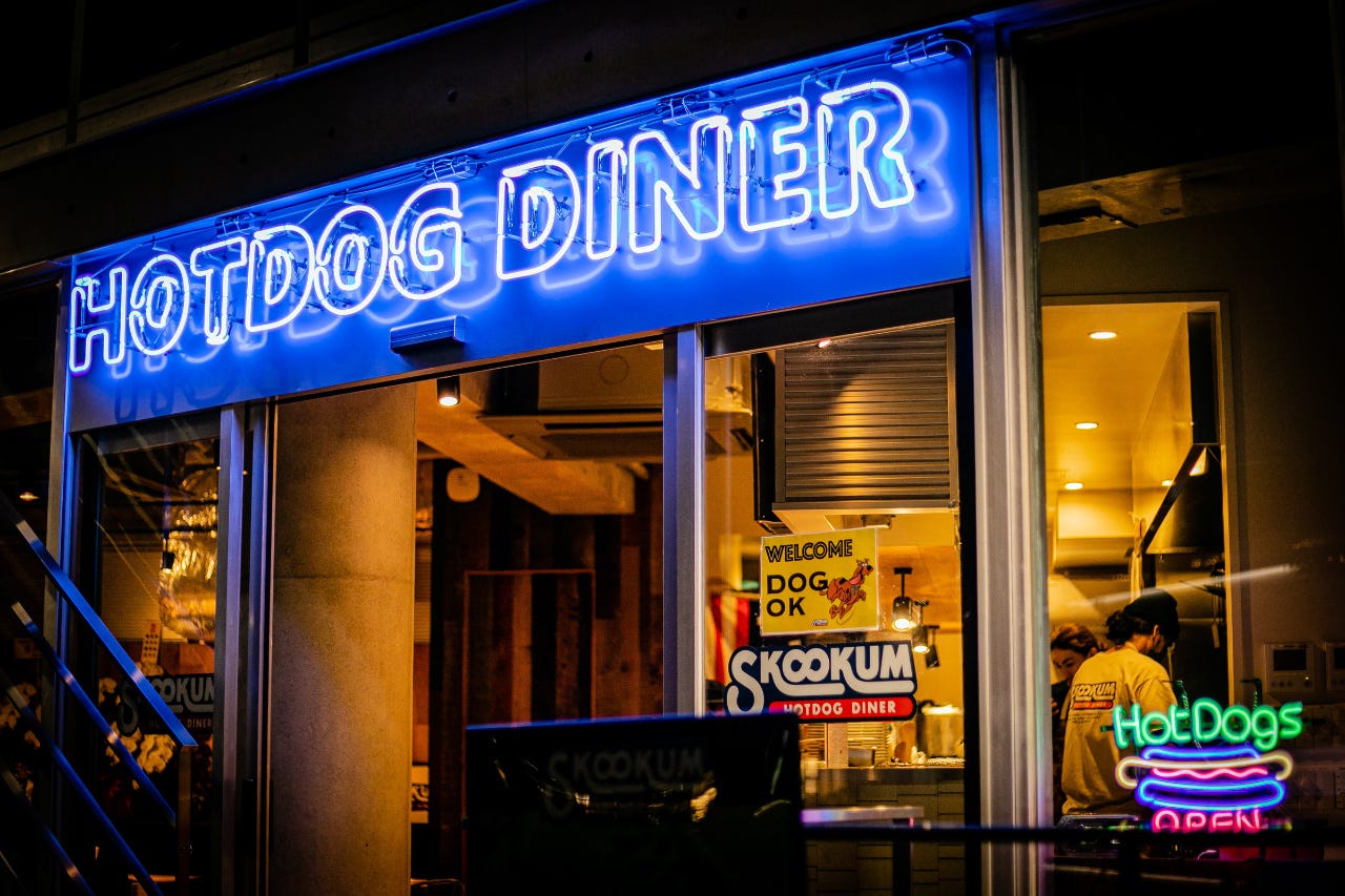 SKOOKUM HOTDOG DINER(スクーカムホットドッグダイナー)（中目黒
