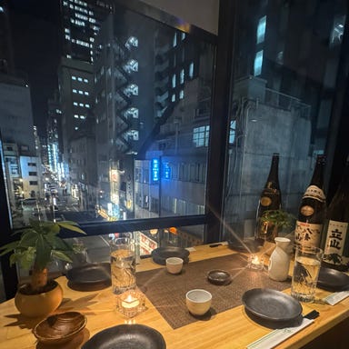 個室居酒屋 鳥いち八重洲店_八重洲の夜景を望む角部屋個室。3〜7名様で過ごす、上質なプライベート空間を。