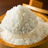 お米は、産地、栽培方法について厳しく指定した『新潟産コシヒカリ』のみを使用しています