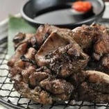 当店1番人気名古屋コーチン炭火焼

高級なお肉を使用しているため レアの状態で出させて頂きます。炭の香りと肉の肉肉しさがたまりません。