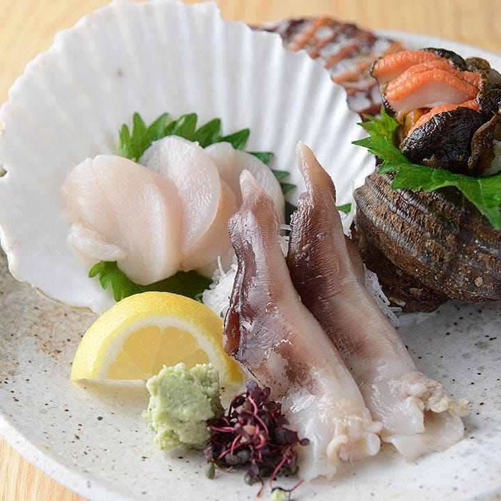 新鮮な貝類は、造りでも焼きでも。汁物やご飯と炊いても美味です