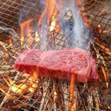 絶妙な火加減で旨味を逃さず柔らかく美味しい熟成肉。
