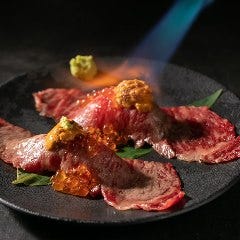雲丹イクラ&とろけるサーロインの炙り肉寿司2貫