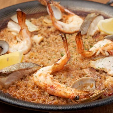 炭焼きとワイン PEQUE【ペケ】 新百合ヶ丘_【本場タパスと人気No.1魚介のパエリアが堪能できる】エスパーニャコース 全7品 2H飲み放題付 8,000円