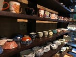 波佐見焼、有田焼などを中心に様々な陶器、ガラス製品などを扱っております。季節に合わせたフェアも行っておりますので、器だけでも見にいらっしゃって下さい。
