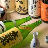 季節に合わせて厳選して仕入れた日本酒は料理との相性も抜群◎