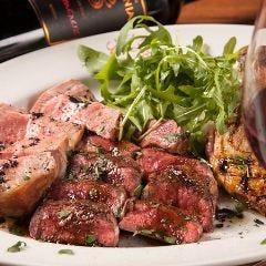 完全個室 選べるお肉のグリル盛り クッチーナデルカンポ【新宿貸切宴会】_『飲み放題無制限コース』ワンランク上のコースをゆったり楽しみたい方におすすめ◎16ヶ月熟成生ハムとサラミ、ブッラータのカプレーゼ、石窯ピッツァ、牛肉のグリルなど、厳選食材の料理が堪能できるコースです!