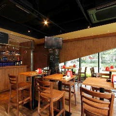 選べるお肉のグリル盛り クッチーナデルカンポ【新宿貸切宴会】_【テーブル席（1～4名様）】最大78名様までOK！眺めがよくてお洒落な広々空間♪