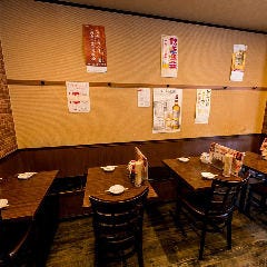 全200種食べ飲み放題 135酒場 池袋西口立教通り店_木を基調とした落ち着いた空間