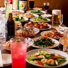 全200種食べ飲み放題 135酒場 池袋西口立教通り店_[華やかに中華料理で宴会パーティー]
高いコストパフォーマンスを誇る当店なら、どんなお客様も大満足間違いなし！大人数での宴会はお任せください♪手作りの本格中華のコースを、リラックスできる落ち着いた雰囲気の店内でお楽しみください！
