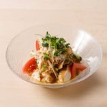 蒸し鶏と豆腐の金胡麻サラダ