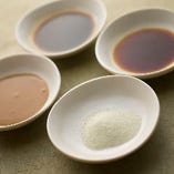 【ソース】3種の特製ソースと天然塩