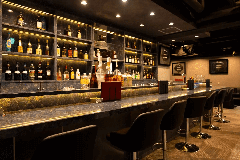BAR bise （ビズ）那覇松山店