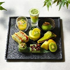 季節ごとに変化するアフタヌーンティープレート。