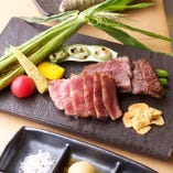 熟成肉ランプステーキと横田農場直送野菜プレート