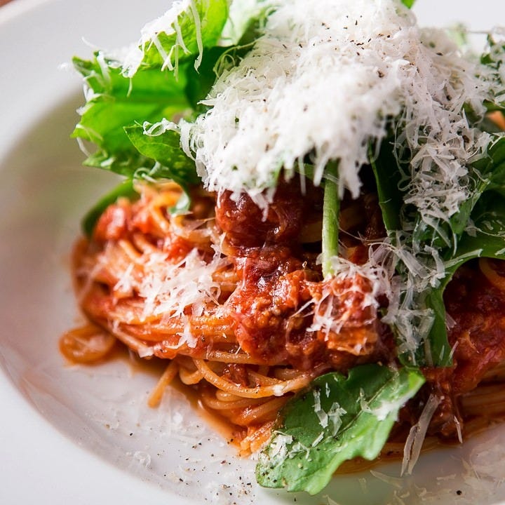 チーズがたっぷりとかかったランズ カマクラのPranzo Aのひと品