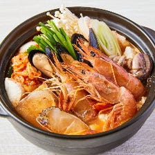 スンドゥブ鍋など韓国料理も豊富！