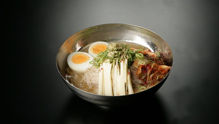 和牛をコトコト煮出した、特製とろみスープが美味しい冷麺