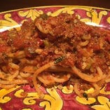シチリア直送ケイパーとオレガノの有機トマトのスパゲットーニ