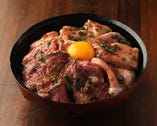 ローストビーフとポークのあいもり丼や丼定食もあります。