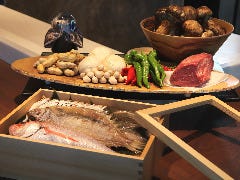 厳選された食材をいただく。