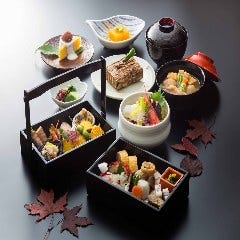 大志満 横浜みなとみらい店 シャインマスカット入りスパークリング付き お造り 治部椀 お弁当など 全6品 季節弁当 こちら秘書室
