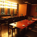 気軽にお過ごし頂けるテーブル席。