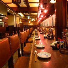 仕事帰りのサク飲みはカウンターで 同僚や友人と語り合えます♪