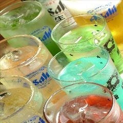 生ビール、ハイボール、酎ハイ、焼酎、日本酒、ワイン５０種以上