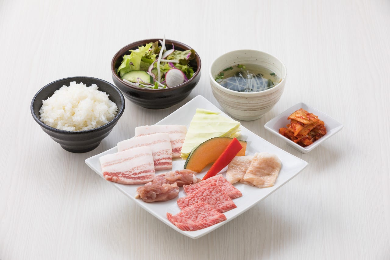 新潟県魚沼産コシヒカリで炊いたご飯はお替り自由です！