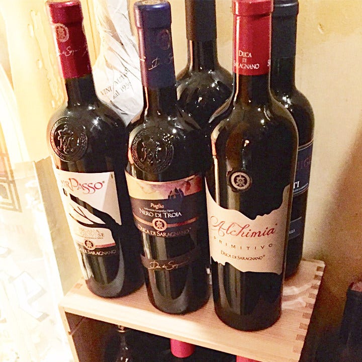 ボトルワインはイタリアを中心に世界各地の旬なモノをチョイス