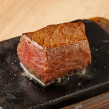 お肉本来の旨味が味わえるステーキ